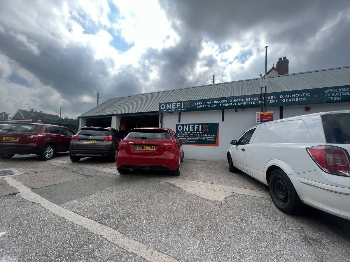 The ONEFIX forecourt at 282 Chester Road